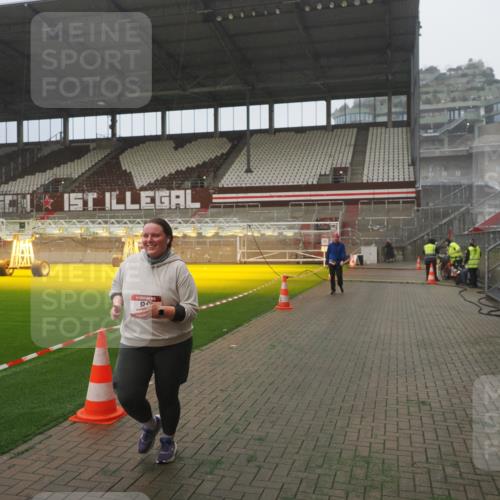 07.12.2025 - St. Pauli X-Mass-Run No. 15 Fabian Wolf http://msf.ph/oto/9385428 07.12.2025 10:13:40 Ziel 88, 970, 1699, 2905 meine-sportfotos.de