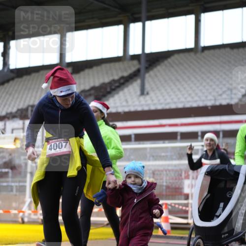 07.12.2025 - St. Pauli X-Mass-Run No. 15 Patografie http://msf.ph/oto/9385429 07.12.2025 10:29:25 Ziel 450, 458, 1039, 1373, 1548, 1550, 1677, 1842, 2001, 3080, 3115, 3468, 3469, 3470, 4007, 4009, 4126, 4264, 4266, 4293, 4296, 4440, 4531, 4695 meine-sportfotos.de