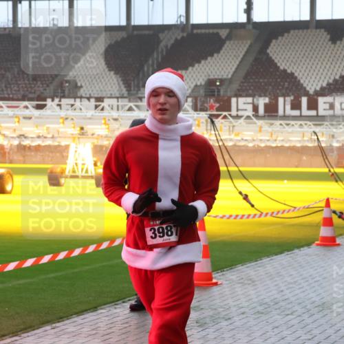 07.12.2025 - St. Pauli X-Mass-Run No. 15 Luisa Fischer http://msf.ph/oto/9385432 07.12.2025 10:17:27 Ziel 3987, 257, 268, 1620, 1762, 1989, 1997, 2185, 2266, 2694, 3229, 3522, 3633, 3874, 3987, 4114, 4356, 4359, 4363, 4510, 4764, 4769 meine-sportfotos.de