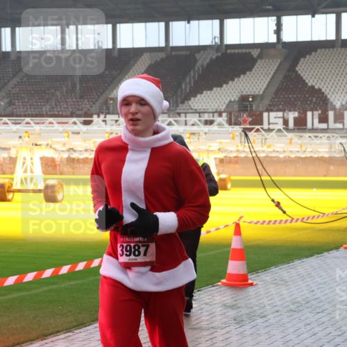 07.12.2025 - St. Pauli X-Mass-Run No. 15 Luisa Fischer http://msf.ph/oto/9385435 07.12.2025 10:17:28 Ziel 15, 3987, 257, 268, 1620, 1762, 1989, 1997, 2185, 2266, 2694, 3229, 3522, 3633, 3874, 3987, 4114, 4356, 4359, 4363, 4764, 4769 meine-sportfotos.de