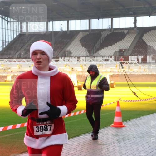 07.12.2025 - St. Pauli X-Mass-Run No. 15 Luisa Fischer http://msf.ph/oto/9385436 07.12.2025 10:17:28 Ziel 15, 3987, 257, 268, 1620, 1762, 1989, 1997, 2185, 2266, 2694, 3229, 3522, 3633, 3874, 3987, 4114, 4356, 4359, 4363, 4764, 4769 meine-sportfotos.de