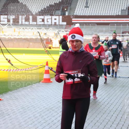 07.12.2025 - St. Pauli X-Mass-Run No. 15 Luisa Fischer http://msf.ph/oto/9385454 07.12.2025 11:35:03 Ziel 15, 809, 2704, 316, 704, 782, 820, 825, 864, 869, 871, 1001, 1710, 1908, 2277, 2280, 2413, 2456, 2458, 2635, 2704, 2706, 2809, 3387 meine-sportfotos.de
