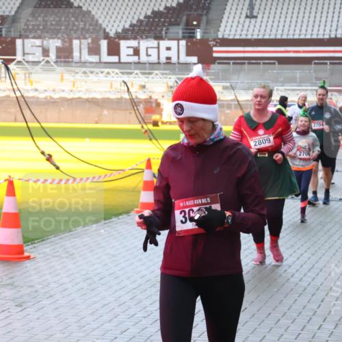 07.12.2025 - St. Pauli X-Mass-Run No. 15 Luisa Fischer http://msf.ph/oto/9385455 07.12.2025 11:35:03 Ziel 15, 30, 2809, 2706, 2704, 316, 704, 782, 820, 825, 864, 869, 871, 1001, 1710, 1908, 2277, 2280, 2413, 2456, 2458, 2635, 2704, 2706, 2809, 3387 meine-sportfotos.de