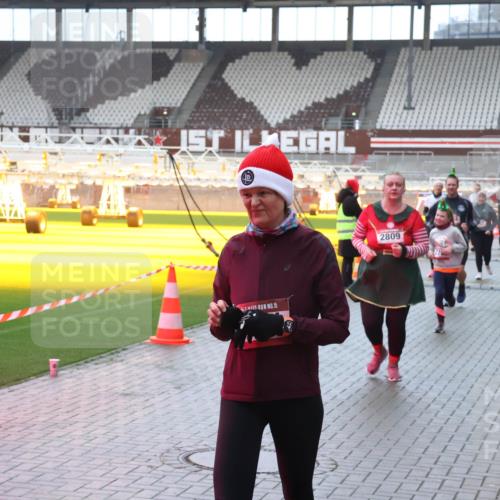 07.12.2025 - St. Pauli X-Mass-Run No. 15 Luisa Fischer http://msf.ph/oto/9385459 07.12.2025 11:35:04 Ziel 15, 2809, 316, 704, 782, 820, 825, 864, 869, 871, 1001, 1710, 1908, 2277, 2280, 2413, 2456, 2458, 2635, 2704, 2706, 2809, 3387 meine-sportfotos.de