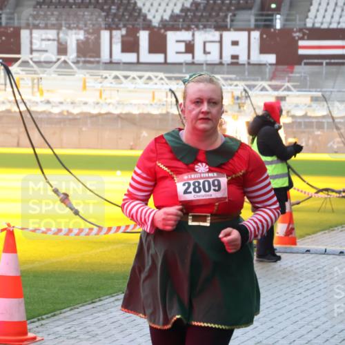 07.12.2025 - St. Pauli X-Mass-Run No. 15 Luisa Fischer http://msf.ph/oto/9385462 07.12.2025 11:35:06 Ziel 15, 2809, 270, 316, 704, 782, 820, 825, 864, 869, 871, 1001, 1710, 1908, 2277, 2280, 2413, 2456, 2458, 2635, 2704, 2706, 2809, 3387 meine-sportfotos.de