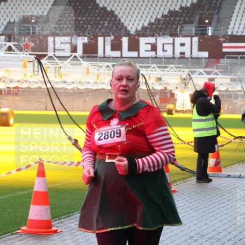 07.12.2025 - St. Pauli X-Mass-Run No. 15 Luisa Fischer http://msf.ph/oto/9385463 07.12.2025 11:35:06 Ziel 2809, 270, 2706, 316, 704, 782, 820, 825, 864, 869, 871, 1001, 1710, 1908, 2277, 2280, 2413, 2456, 2458, 2635, 2704, 2706, 2809, 3387 meine-sportfotos.de