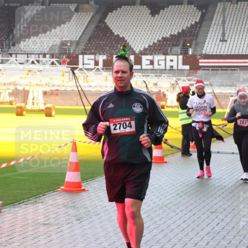 07.12.2025 - St. Pauli X-Mass-Run No. 15 Luisa Fischer http://msf.ph/oto/9385476 07.12.2025 11:35:09 Ziel 15, 2704, 782, 316, 2450, 316, 704, 782, 820, 869, 871, 1908, 2277, 2280, 2413, 2456, 2458, 2635, 2704, 2706, 2809, 3005, 3387 meine-sportfotos.de