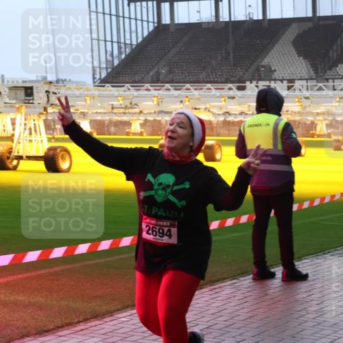 07.12.2025 - St. Pauli X-Mass-Run No. 15 Luisa Fischer http://msf.ph/oto/9385477 07.12.2025 10:17:42 Ziel 2694, 257, 268, 1161, 1620, 1762, 1989, 1997, 2688, 2694, 2725, 2952, 3229, 3522, 3633, 3874, 3987, 4114, 4127, 4339, 4356, 4359, 4764, 4769 meine-sportfotos.de