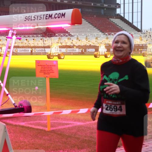 07.12.2025 - St. Pauli X-Mass-Run No. 15 Luisa Fischer http://msf.ph/oto/9385485 07.12.2025 10:17:43 Ziel 2694, 257, 268, 1161, 1162, 1620, 1762, 1989, 1997, 2688, 2694, 2725, 2952, 3229, 3522, 3874, 3987, 4114, 4127, 4339, 4356, 4359, 4764, 4769 meine-sportfotos.de
