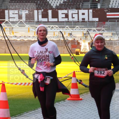 07.12.2025 - St. Pauli X-Mass-Run No. 15 Luisa Fischer http://msf.ph/oto/9385489 07.12.2025 11:35:11 Ziel 782, 2456, 316, 704, 782, 1908, 2277, 2280, 2413, 2456, 2458, 2635, 2704, 2706, 2809, 3005, 3387 meine-sportfotos.de