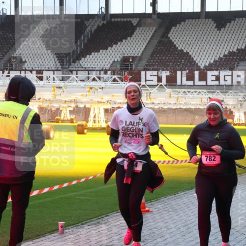 07.12.2025 - St. Pauli X-Mass-Run No. 15 Luisa Fischer http://msf.ph/oto/9385503 07.12.2025 11:35:12 Ziel 2025, 5, 782, 2456, 316, 704, 782, 2277, 2280, 2413, 2456, 2458, 2481, 2704, 2706, 2809, 3005, 3387 meine-sportfotos.de