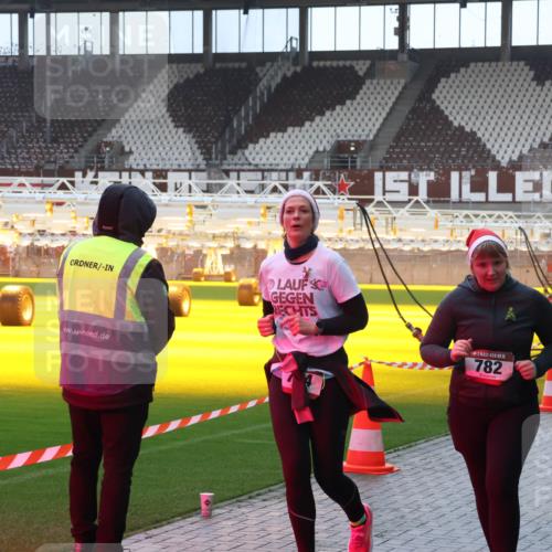 07.12.2025 - St. Pauli X-Mass-Run No. 15 Luisa Fischer http://msf.ph/oto/9385505 07.12.2025 11:35:12 Ziel 15, 782, 316, 704, 782, 2277, 2280, 2413, 2456, 2458, 2481, 2704, 2706, 2809, 3005, 3387 meine-sportfotos.de