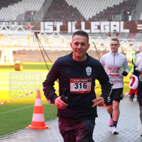 07.12.2025 - St. Pauli X-Mass-Run No. 15 Luisa Fischer http://msf.ph/oto/9385512 07.12.2025 11:35:16 Ziel 15, 316, 2456, 2458, 316, 704, 782, 2413, 2456, 2458, 2481, 2704, 2706, 2809, 3005, 3387 meine-sportfotos.de