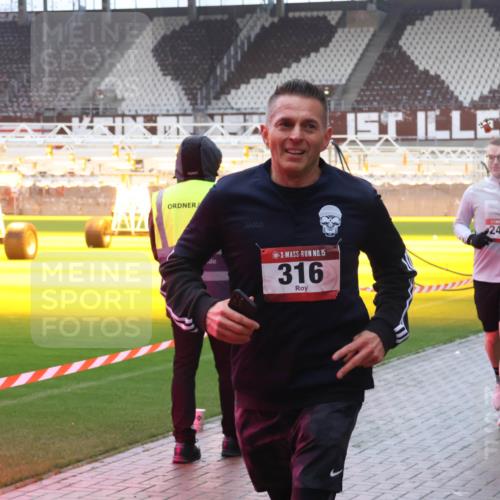 07.12.2025 - St. Pauli X-Mass-Run No. 15 Luisa Fischer http://msf.ph/oto/9385515 07.12.2025 11:35:16 Ziel 15, 316, 2456, 2458, 316, 704, 782, 2413, 2456, 2458, 2481, 2704, 2706, 2809, 3005, 3387 meine-sportfotos.de