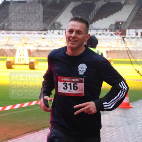 07.12.2025 - St. Pauli X-Mass-Run No. 15 Luisa Fischer http://msf.ph/oto/9385516 07.12.2025 11:35:17 Ziel 15, 316, 2456, 316, 704, 782, 2413, 2456, 2458, 2481, 2704, 2706, 2809, 3005, 3387 meine-sportfotos.de