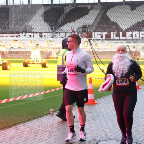07.12.2025 - St. Pauli X-Mass-Run No. 15 Luisa Fischer http://msf.ph/oto/9385525 07.12.2025 11:35:18 Ziel 2456, 15, 2458, 316, 704, 782, 2413, 2456, 2458, 2481, 2704, 2706, 2809, 3005, 3148, 3149 meine-sportfotos.de