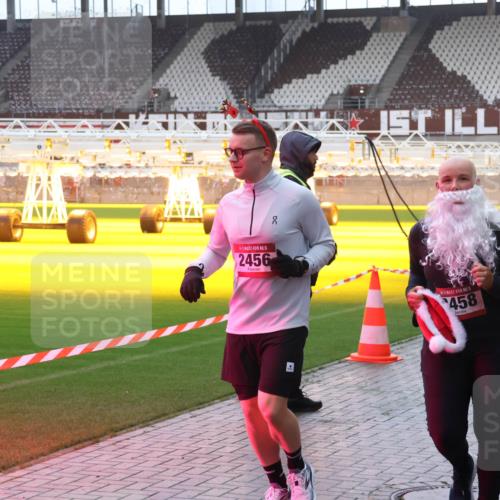 07.12.2025 - St. Pauli X-Mass-Run No. 15 Luisa Fischer http://msf.ph/oto/9385527 07.12.2025 11:35:18 Ziel 15, 2456, 15, 458, 316, 704, 782, 2413, 2456, 2458, 2481, 2704, 2706, 2809, 3005, 3148, 3149 meine-sportfotos.de