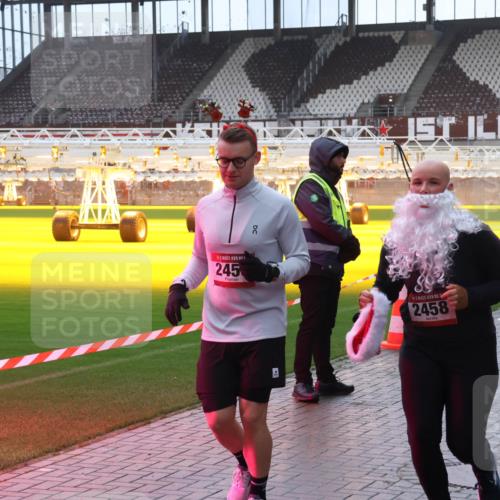 07.12.2025 - St. Pauli X-Mass-Run No. 15 Luisa Fischer http://msf.ph/oto/9385528 07.12.2025 11:35:19 Ziel 245, 2458, 316, 704, 782, 2150, 2413, 2456, 2458, 2481, 2704, 2706, 2809, 3005, 3148, 3149 meine-sportfotos.de