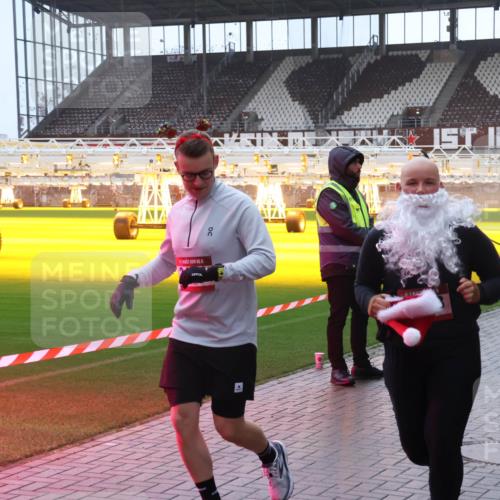 07.12.2025 - St. Pauli X-Mass-Run No. 15 Luisa Fischer http://msf.ph/oto/9385529 07.12.2025 11:35:19 Ziel 15, 316, 704, 782, 2150, 2413, 2456, 2458, 2481, 2704, 2706, 2809, 3005, 3148, 3149 meine-sportfotos.de