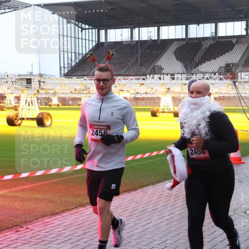 07.12.2025 - St. Pauli X-Mass-Run No. 15 Luisa Fischer http://msf.ph/oto/9385531 07.12.2025 11:35:19 Ziel 15, 2456, 2456, 316, 704, 782, 2150, 2413, 2456, 2458, 2481, 2704, 2706, 2809, 3005, 3148, 3149 meine-sportfotos.de