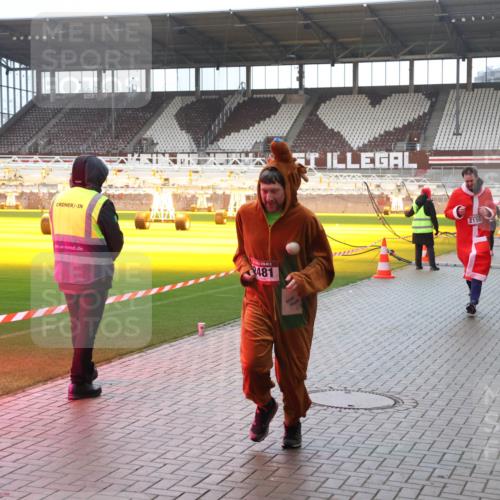 07.12.2025 - St. Pauli X-Mass-Run No. 15 Luisa Fischer http://msf.ph/oto/9385533 07.12.2025 11:35:30 Ziel 481, 2150, 240, 316, 2150, 2413, 2456, 2458, 2481, 2704, 2706, 3005, 3148, 3149 meine-sportfotos.de