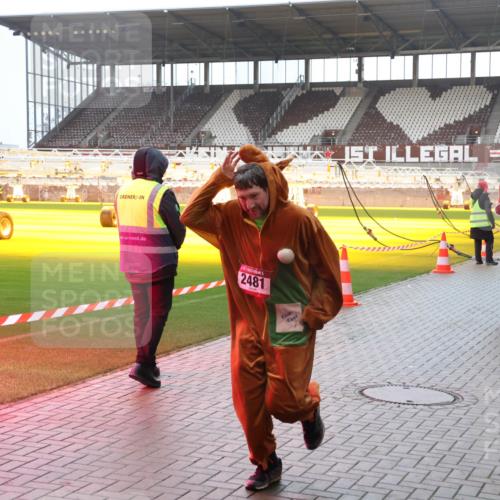 07.12.2025 - St. Pauli X-Mass-Run No. 15 Luisa Fischer http://msf.ph/oto/9385535 07.12.2025 11:35:30 Ziel 2481, 2150, 240, 316, 2150, 2413, 2456, 2458, 2481, 2704, 2706, 3005, 3148, 3149 meine-sportfotos.de