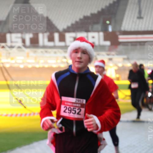 07.12.2025 - St. Pauli X-Mass-Run No. 15 Luisa Fischer http://msf.ph/oto/9385544 07.12.2025 10:17:54 Ziel 2952, 2952, 257, 268, 1161, 1162, 1762, 1963, 2663, 2688, 2725, 2952, 3229, 3522, 3804, 3874, 3987, 4114, 4127, 4339, 4764 meine-sportfotos.de