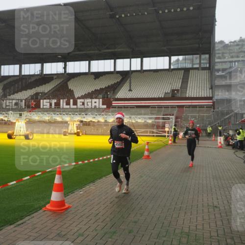 07.12.2025 - St. Pauli X-Mass-Run No. 15 Fabian Wolf http://msf.ph/oto/9385545 07.12.2025 10:14:06 Ziel 3243, 4371, 4502, 4526 meine-sportfotos.de