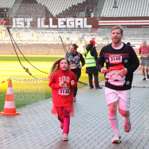 07.12.2025 - St. Pauli X-Mass-Run No. 15 Luisa Fischer http://msf.ph/oto/9385547 07.12.2025 11:35:36 Ziel 3005, 15, 3149, 240, 00, 3148, 4408, 240, 316, 527, 535, 2150, 2413, 2456, 2458, 2481, 2704, 2706, 3005, 3148, 3149, 4408 meine-sportfotos.de