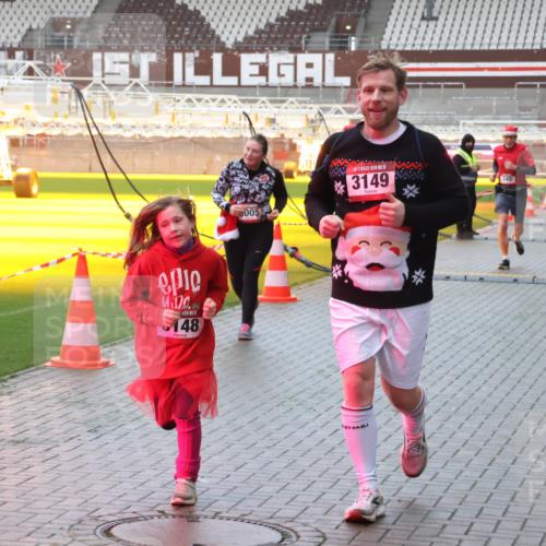 07.12.2025 - St. Pauli X-Mass-Run No. 15 Luisa Fischer http://msf.ph/oto/9385550 07.12.2025 11:35:37 Ziel 4, 00, 148, 005, 5, 3149, 240, 4408, 240, 316, 527, 535, 2150, 2413, 2456, 2458, 2481, 2660, 2704, 2706, 3005, 3148, 3149, 4408 meine-sportfotos.de