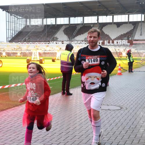 07.12.2025 - St. Pauli X-Mass-Run No. 15 Luisa Fischer http://msf.ph/oto/9385562 07.12.2025 11:35:39 Ziel 3148, 15, 3149, 240, 240, 316, 527, 535, 2150, 2413, 2481, 2660, 2704, 2706, 3005, 3148, 3149, 4408 meine-sportfotos.de