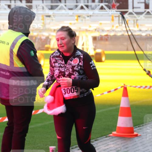 07.12.2025 - St. Pauli X-Mass-Run No. 15 Luisa Fischer http://msf.ph/oto/9385570 07.12.2025 11:35:41 Ziel 3005, 240, 316, 527, 535, 2150, 2413, 2481, 2660, 3005, 3148, 3149, 4408 meine-sportfotos.de