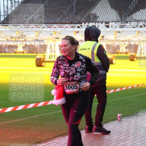 07.12.2025 - St. Pauli X-Mass-Run No. 15 Luisa Fischer http://msf.ph/oto/9385574 07.12.2025 11:35:42 Ziel 15, 3005, 15, 240, 316, 527, 535, 2150, 2413, 2481, 2660, 3005, 3148, 3149, 3967, 4408 meine-sportfotos.de