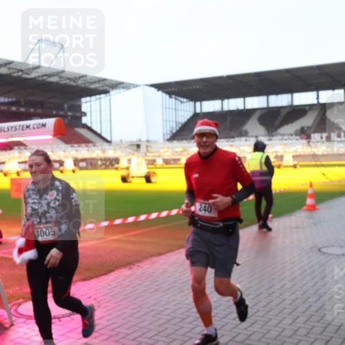 07.12.2025 - St. Pauli X-Mass-Run No. 15 Luisa Fischer http://msf.ph/oto/9385580 07.12.2025 11:35:44 Ziel 3005, 240, 240, 316, 527, 535, 2150, 2413, 2481, 2660, 3005, 3148, 3149, 3967, 4408 meine-sportfotos.de