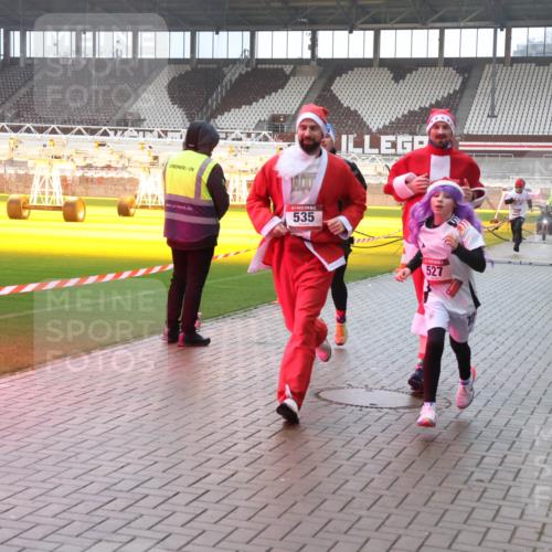07.12.2025 - St. Pauli X-Mass-Run No. 15 Luisa Fischer http://msf.ph/oto/9385584 07.12.2025 11:35:51 Ziel 535, 527, 240, 527, 535, 2150, 2481, 2660, 2902, 2962, 3005, 3148, 3149, 3967, 4408, 4843 meine-sportfotos.de