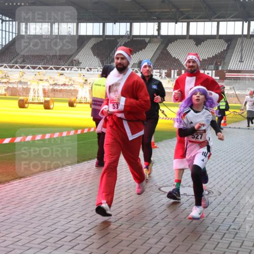 07.12.2025 - St. Pauli X-Mass-Run No. 15 Luisa Fischer http://msf.ph/oto/9385586 07.12.2025 11:35:51 Ziel 53, 17, 527, 240, 527, 535, 2150, 2481, 2660, 2902, 2962, 3005, 3148, 3149, 3967, 4408, 4843 meine-sportfotos.de