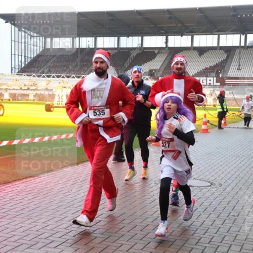 07.12.2025 - St. Pauli X-Mass-Run No. 15 Luisa Fischer http://msf.ph/oto/9385590 07.12.2025 11:35:51 Ziel 535, 527, 240, 527, 535, 2150, 2481, 2660, 2902, 2962, 3005, 3148, 3149, 3967, 4408, 4843 meine-sportfotos.de
