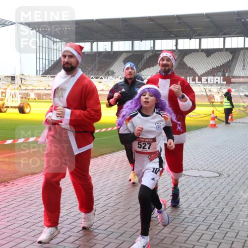 07.12.2025 - St. Pauli X-Mass-Run No. 15 Luisa Fischer http://msf.ph/oto/9385591 07.12.2025 11:35:52 Ziel 5, 527, 17, 240, 527, 535, 2150, 2481, 2660, 2902, 2962, 3005, 3148, 3149, 3967, 4408, 4843 meine-sportfotos.de