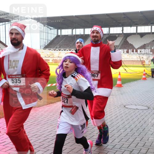 07.12.2025 - St. Pauli X-Mass-Run No. 15 Luisa Fischer http://msf.ph/oto/9385594 07.12.2025 11:35:52 Ziel 15, 535, 527, 77, 967, 240, 527, 535, 2150, 2481, 2660, 2902, 2962, 3005, 3148, 3149, 3967, 4408, 4843 meine-sportfotos.de