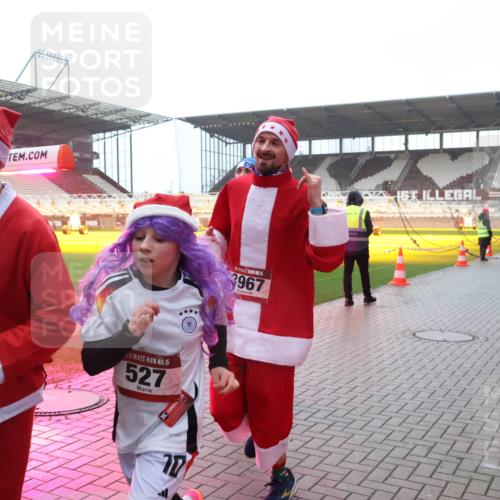 07.12.2025 - St. Pauli X-Mass-Run No. 15 Luisa Fischer http://msf.ph/oto/9385595 07.12.2025 11:35:52 Ziel 5, 535, 15, 527, 77, 3967, 1, 240, 527, 535, 2150, 2481, 2660, 2902, 2962, 3005, 3148, 3149, 3967, 4408, 4843 meine-sportfotos.de