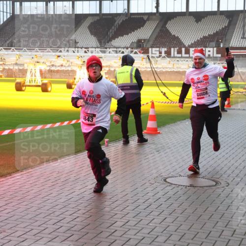 07.12.2025 - St. Pauli X-Mass-Run No. 15 Luisa Fischer http://msf.ph/oto/9385596 07.12.2025 11:35:57 Ziel 843, 240, 527, 535, 1960, 1962, 2150, 2481, 2660, 2902, 2962, 3148, 3149, 3967, 4408, 4816, 4823, 4843 meine-sportfotos.de