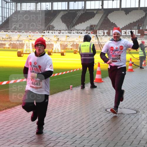 07.12.2025 - St. Pauli X-Mass-Run No. 15 Luisa Fischer http://msf.ph/oto/9385599 07.12.2025 11:35:57 Ziel 4843, 240, 527, 535, 1960, 1962, 2150, 2481, 2660, 2902, 2962, 3148, 3149, 3967, 4408, 4816, 4823, 4843 meine-sportfotos.de