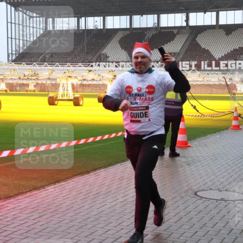 07.12.2025 - St. Pauli X-Mass-Run No. 15 Luisa Fischer http://msf.ph/oto/9385603 07.12.2025 11:35:58 Ziel 43, 240, 527, 535, 1960, 1962, 2150, 2481, 2660, 2902, 2962, 3148, 3149, 3967, 4408, 4816, 4823, 4843 meine-sportfotos.de