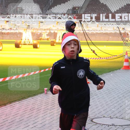 07.12.2025 - St. Pauli X-Mass-Run No. 15 Luisa Fischer http://msf.ph/oto/9385615 07.12.2025 11:35:59 Ziel 240, 527, 535, 1960, 1962, 2150, 2481, 2660, 2902, 2962, 3148, 3149, 3967, 4408, 4816, 4823, 4843 meine-sportfotos.de