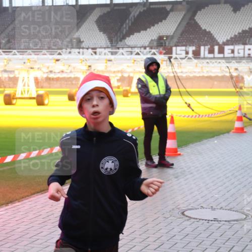 07.12.2025 - St. Pauli X-Mass-Run No. 15 Luisa Fischer http://msf.ph/oto/9385617 07.12.2025 11:36:00 Ziel 240, 527, 535, 1960, 1962, 2150, 2481, 2660, 2902, 2962, 3148, 3149, 3967, 4408, 4816, 4823, 4843 meine-sportfotos.de