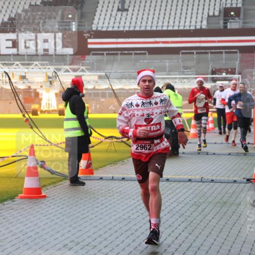 07.12.2025 - St. Pauli X-Mass-Run No. 15 Luisa Fischer http://msf.ph/oto/9385619 07.12.2025 11:36:01 Ziel 2962, 1960, 240, 527, 535, 1960, 1962, 2150, 2660, 2902, 2962, 3148, 3149, 3967, 4408, 4816, 4823, 4843 meine-sportfotos.de