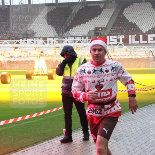 07.12.2025 - St. Pauli X-Mass-Run No. 15 Luisa Fischer http://msf.ph/oto/9385634 07.12.2025 11:36:03 Ziel 15, 2962, 240, 527, 535, 1960, 1962, 2150, 2660, 2902, 2962, 3148, 3149, 3967, 4408, 4816, 4823, 4843 meine-sportfotos.de