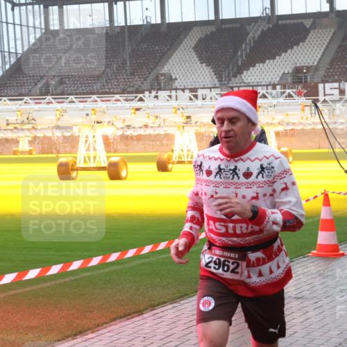 07.12.2025 - St. Pauli X-Mass-Run No. 15 Luisa Fischer http://msf.ph/oto/9385636 07.12.2025 11:36:03 Ziel 15, 2962, 240, 527, 535, 1960, 1962, 2150, 2660, 2902, 2962, 3148, 3149, 3967, 4408, 4816, 4823, 4843 meine-sportfotos.de