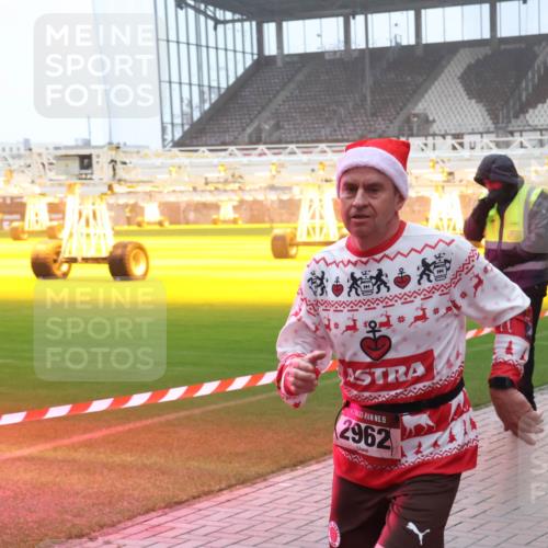 07.12.2025 - St. Pauli X-Mass-Run No. 15 Luisa Fischer http://msf.ph/oto/9385637 07.12.2025 11:36:04 Ziel 15, 2962, 240, 527, 535, 1960, 1962, 2150, 2660, 2902, 2962, 3148, 3149, 3967, 4408, 4816, 4823, 4843 meine-sportfotos.de