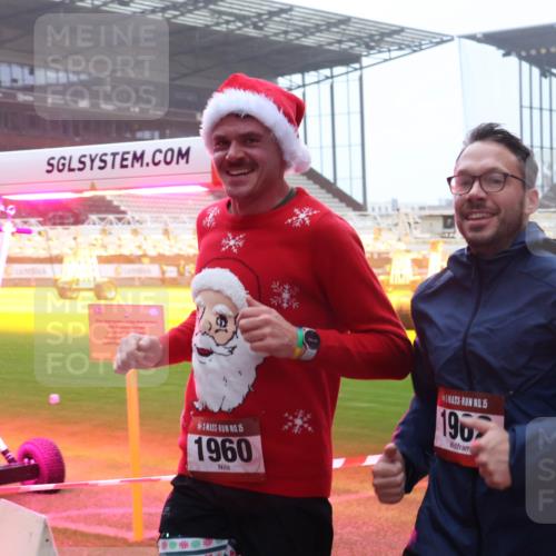 07.12.2025 - St. Pauli X-Mass-Run No. 15 Luisa Fischer http://msf.ph/oto/9385652 07.12.2025 11:36:11 Ziel 15, 1960, 15, 190, 240, 311, 527, 535, 728, 1960, 1962, 2660, 2902, 2962, 3109, 3967, 4408, 4816, 4823, 4843 meine-sportfotos.de